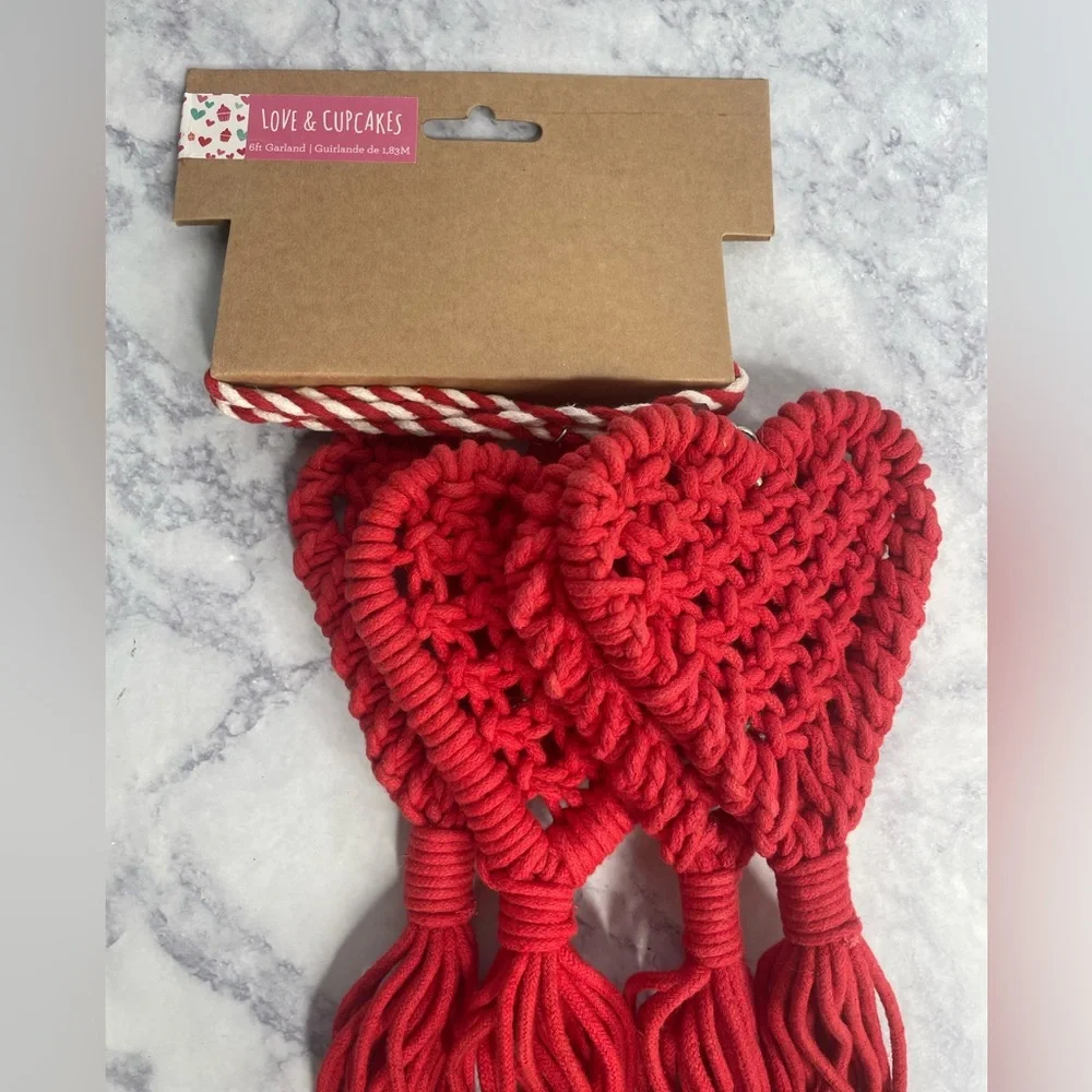 Love & Cupcakes 6ft Heart Garland